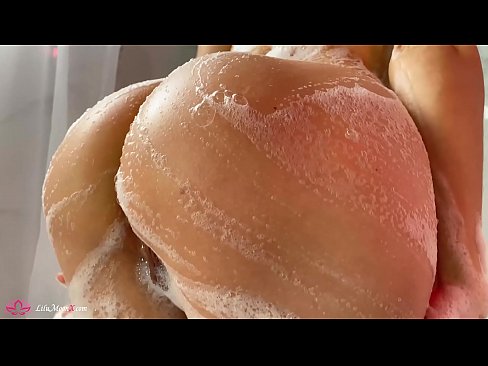❤️ 布鲁内特在淋浴时用振动器自慰阴部达到强烈的高潮 ❤️ Super sex