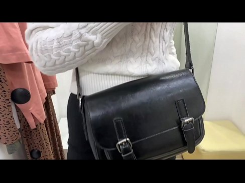 ❤️ 年轻婊子FeralBerry在试衣间用假阳具公开自慰 ❤️ Super sex