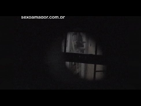 ❤️ 金发女郎被隐藏在空心砖后面的邻居偷窥者偷偷录影 ❤️ Super sex